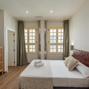 https://chinitas-catedral.hotelsinnerja.org